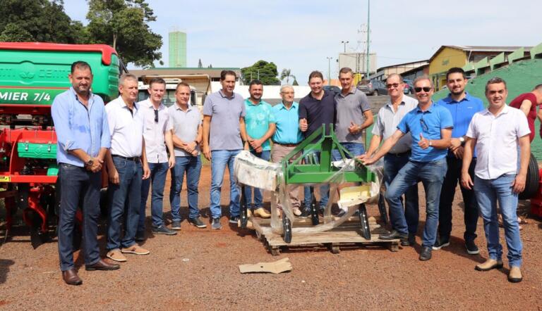 Implementos agrícolas são entregues para associações do interior rondonense