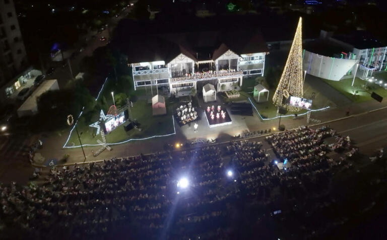 Espetáculo Natal em Canto é marcado pelo talento e emoção de 250 artistas