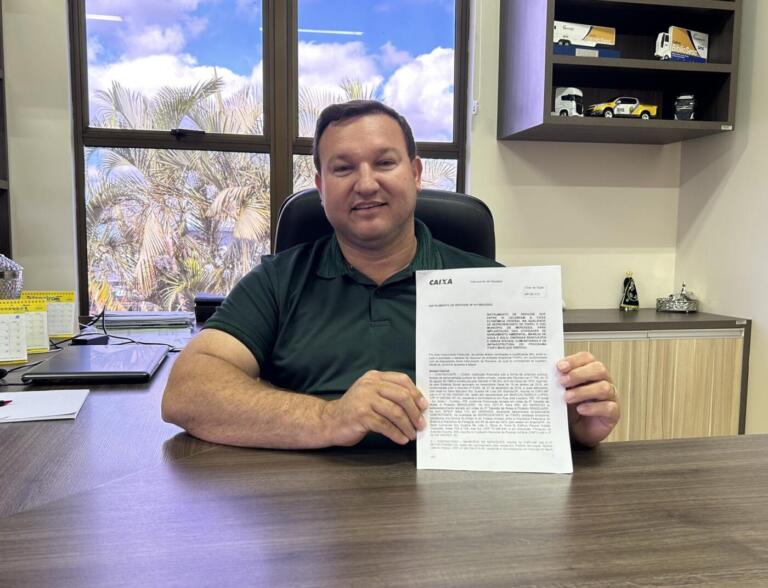 Prefeito de Mercedes assina convênio com Itaipu para instalar oito usinas solares, investimento superior a R$ 2 milhões