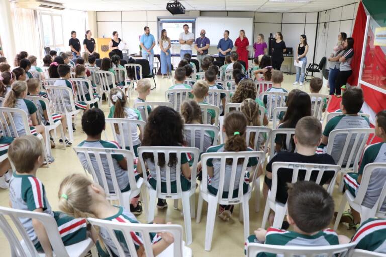 Alunos premiados na OBMEP Mirim recebem medalhas