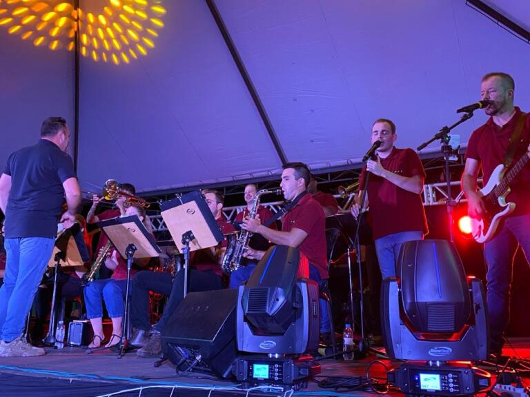 Hoje à noite tem programação natalina no bairro Primavera