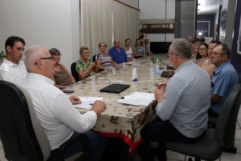 Administração de Pato Bragado repassa cerca de 230 mil para melhorias no clube de idosos