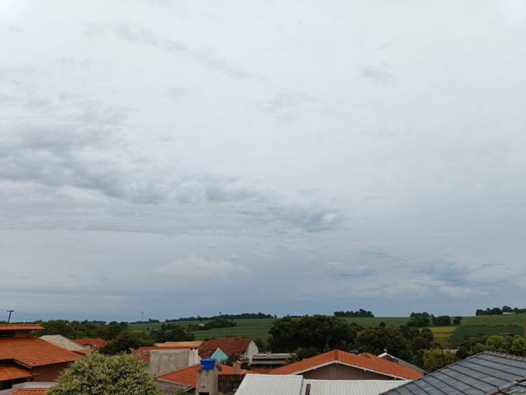 Sol entre nuvens e possibilidade de pancadas de chuva marcam o clima em Marechal Rondon