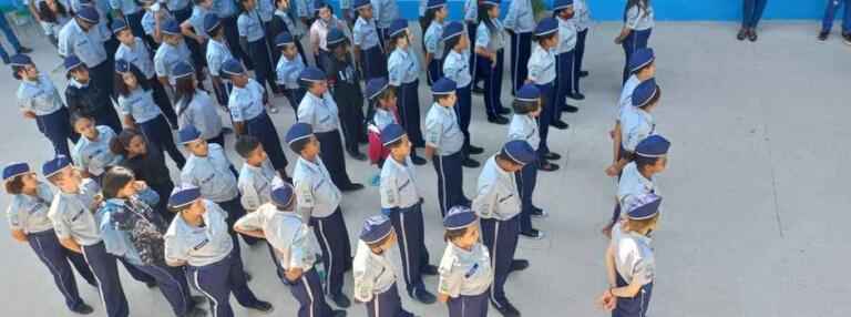 Por que tem gente que não gosta dos colégios cívico-militares