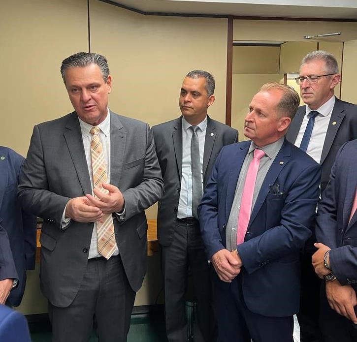 Presidente Lula determina renegociação da dívida do setor leiteiro e anuncia linha de crédito de R$ 707 milhões