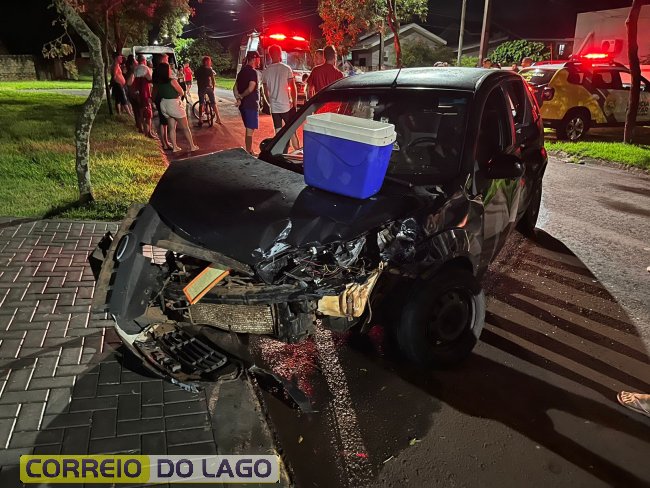 Acidente de trânsito deixa veículos destruídos e duas mulheres feridas em Santa Helena