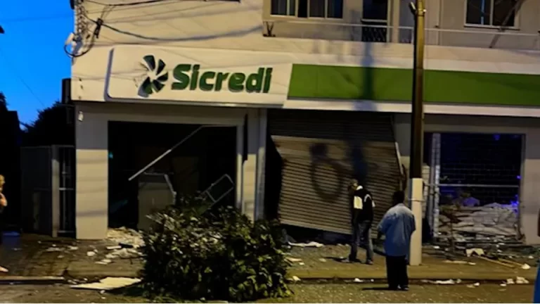 Sicredi emite nota sobre explosão da agência de Diamante do Oeste; confira