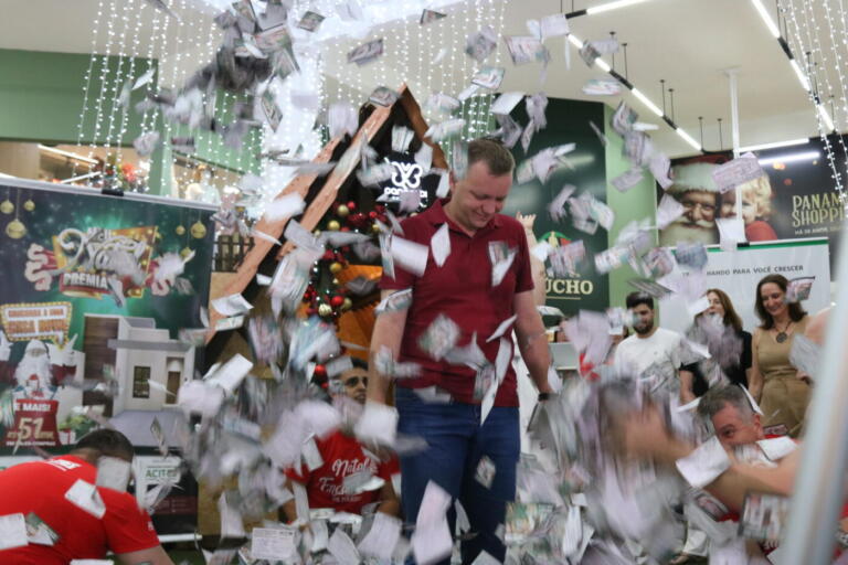 Entre mais de 1 milhão de cupons, Maria Vian foi a ganhadora da casa nova sorteada pela ACIT