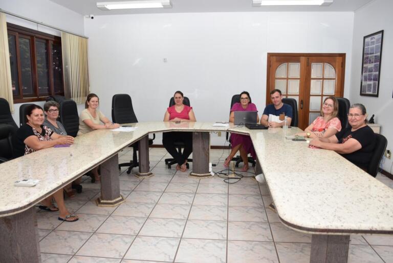Comissão discute definições de seleção de alunos para Educação Integral em Quatro Pontes