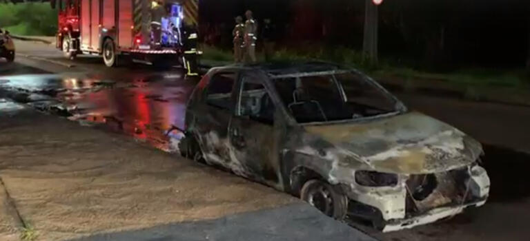 Homem tem carro incendiado após sair com garota de programa em Cascavel