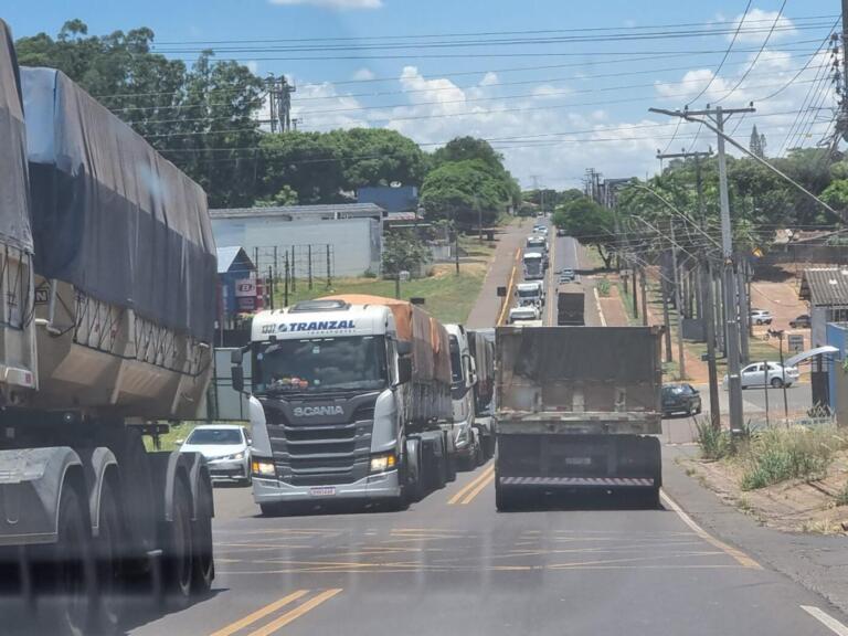 BR-163 tem trânsito no sistema pare e siga em Guaíra