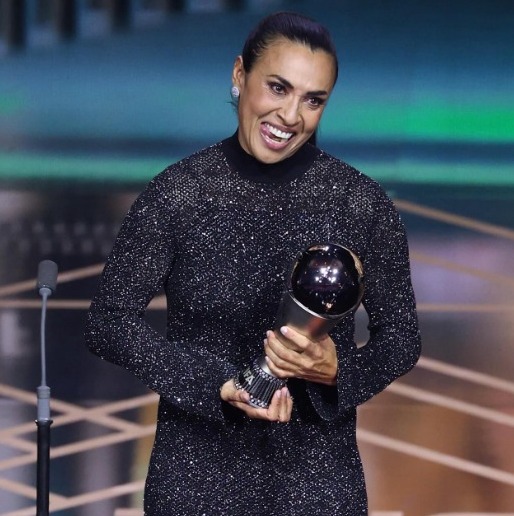 Com homenagem à rainha Marta, Fifa coroa melhores do mundo