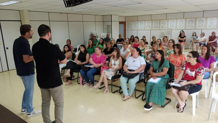 Empossadas as diretoras das escolas municipais e dos Cmeis