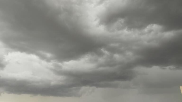 Defesa Civil emite alerta para chuvas intensas, raios e vendaval