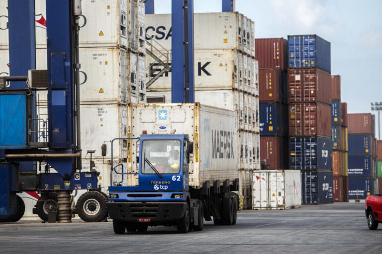 Exportações paranaenses crescem 13,7% em 2023, melhor desempenho do Sul e Sudeste