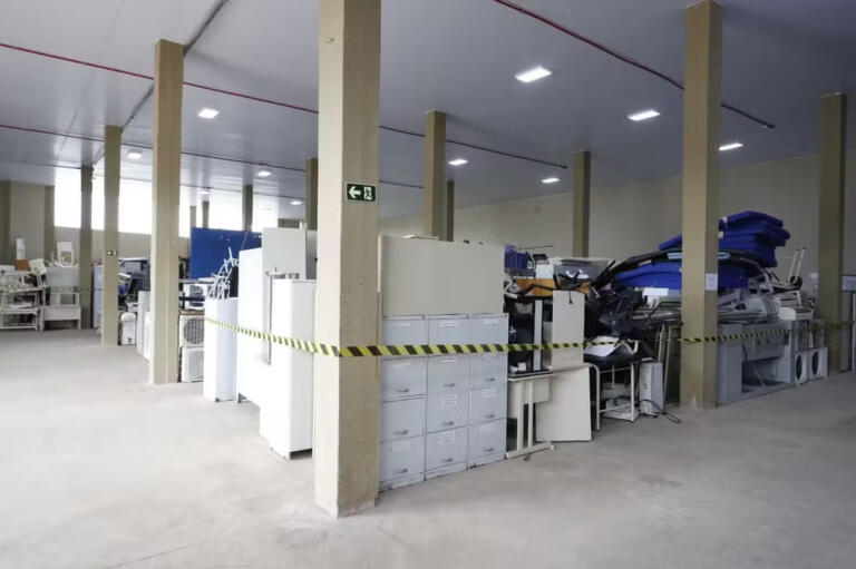 Prefeitura de Cascavel abre visitação para lotes de leilão com diversos itens do patrimônio público