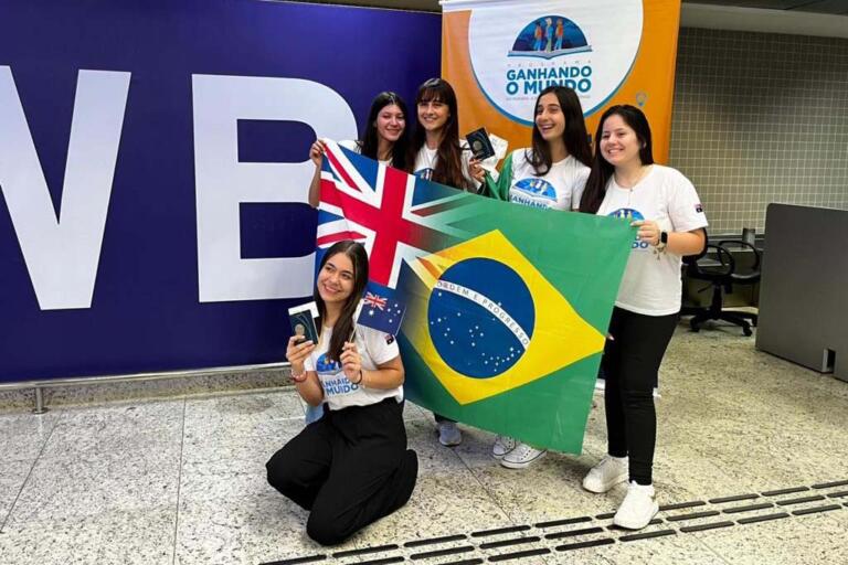 54 alunos da rede estadual embarcam para intercâmbio na Austrália