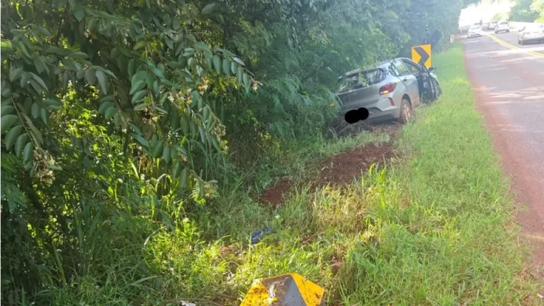 Acidente entre carros é registrado na PR-317