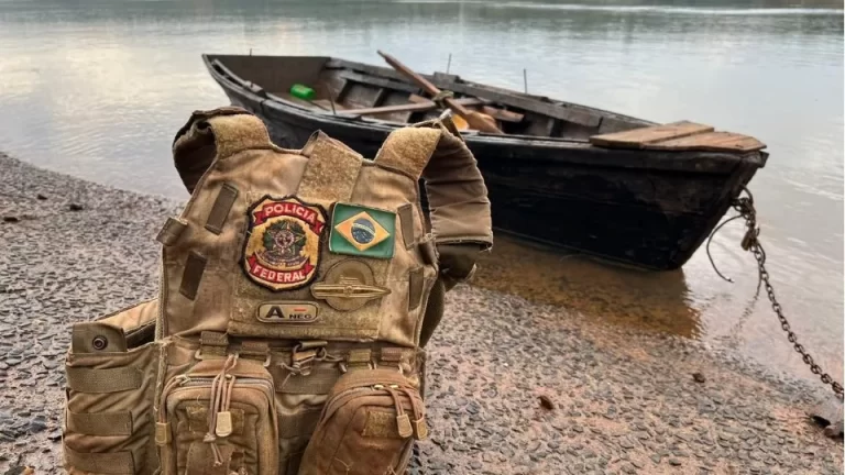Embarcação naufraga e pescadores são resgatados no Lago de Itaipu