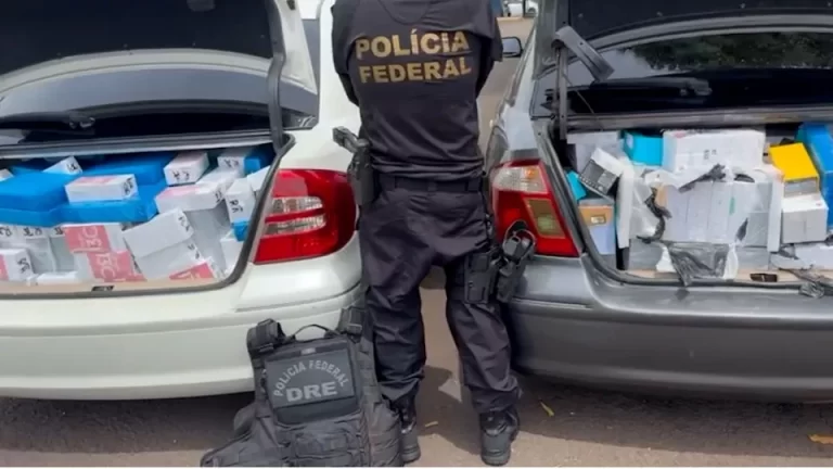 PF intercepta comboio de veículos carregados com mercadorias contrabandeadas na BR-277