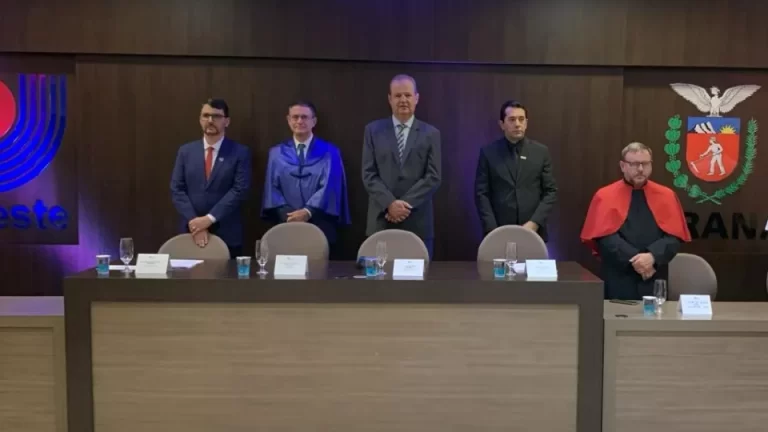 Reitor, vice-reitor e novos diretores da Unioeste são empossados