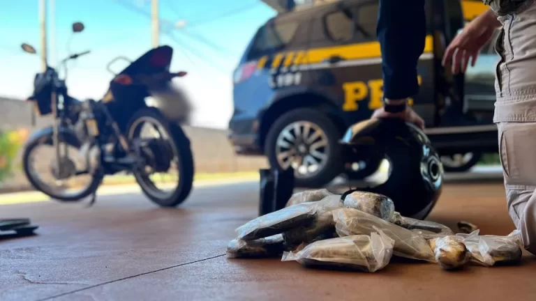 Motocicleta recheada de haxixe é apreendida pela PRF em Terra Roxa