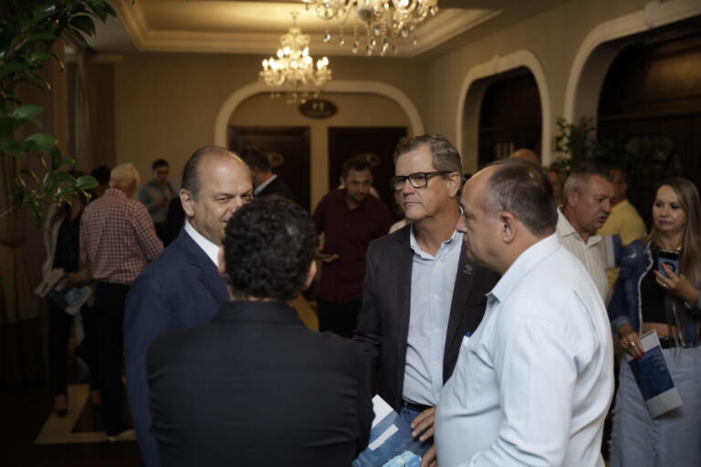 Quatro Pontes adere ao “Programa de Capacitação AMP 4.0” para oferta de pós-graduação gratuita