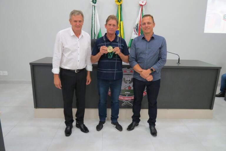 Esportista Verner Horn recebe “Medalha de Honra ao Mérito” da Câmara de Vereadores