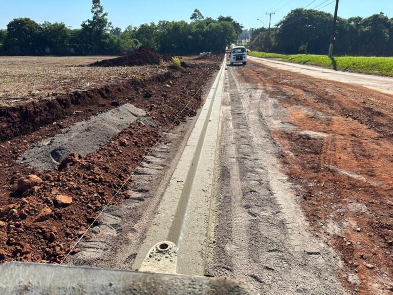 Trecho da avenida de Margarida recebe meio-fio
