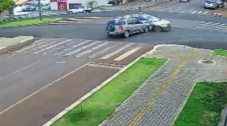 Carro do Google capota em Medianeira