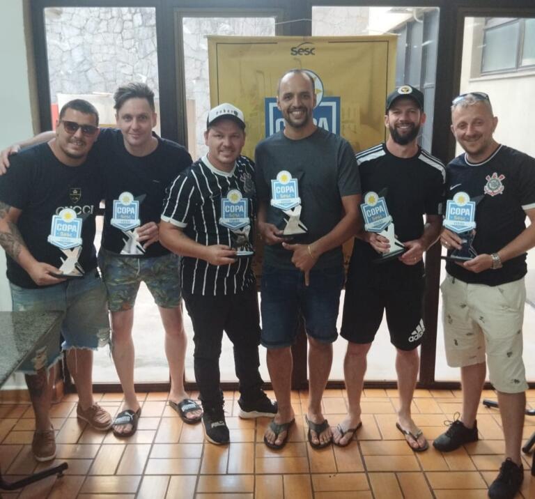 Copa Sesc Verão define vencedores no truco; futsal terá segunda-feira quente