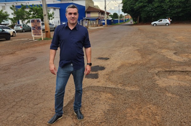 Vereador Juliano Oliveira solicita operação tapa-buracos na Rua dos Pardais