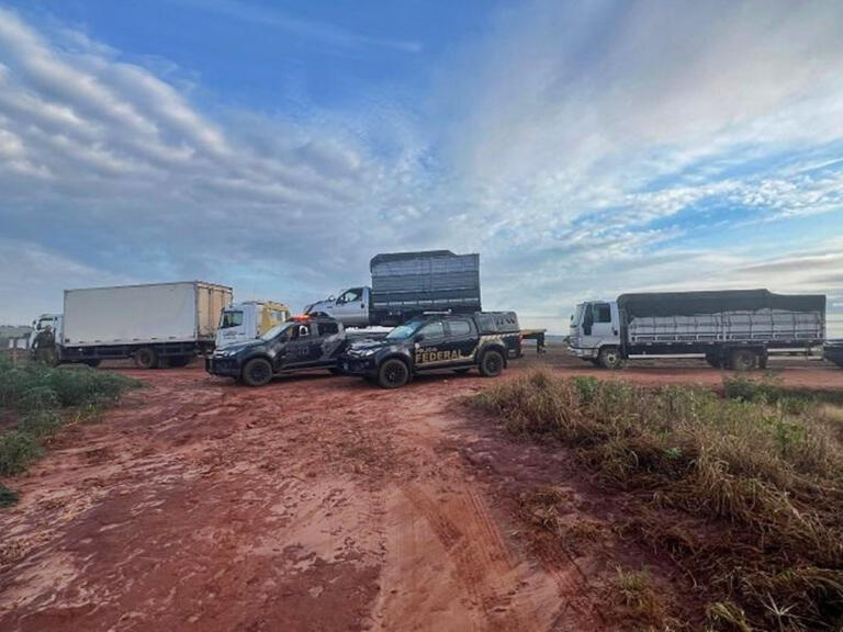 Três caminhões carregados com cigarro são apreendidos em Terra Roxa