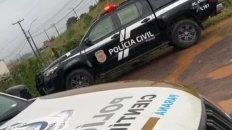 Menino de 12 anos morre em casa após pegar arma guardada em armário e dar tiro acidental