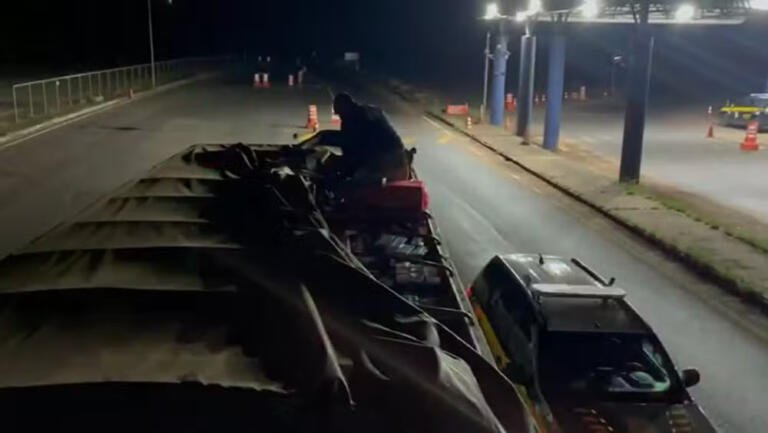 Polícia Rodoviária Federal apreende 450 mil maços de cigarros de origem paraguaia em Guaíra