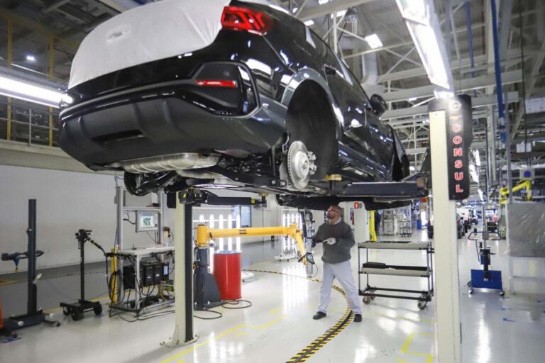 Indústria paranaense fecha 2023 com alta de 1,5%, melhor resultado da região Sul