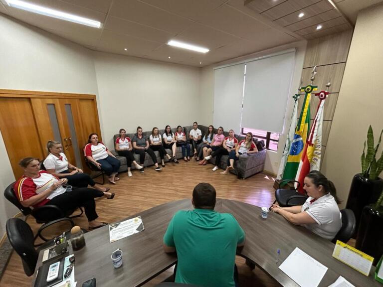 Empossadas diretoras e coordenadoras das escolas de Mercedes