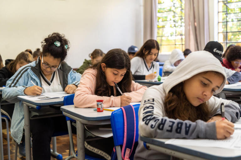 Com novos professores e 908 mil alunos, rede estadual volta às aulas na segunda-feira