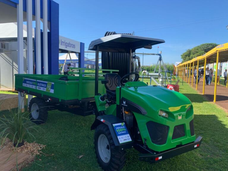 Unioeste apresenta trator elétrico no Show Rural