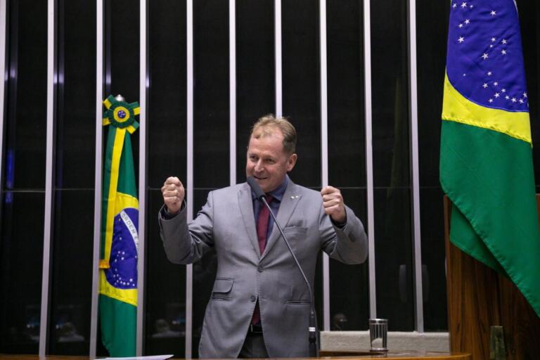 Deputado Welter vota a favor do projeto que cria tarifa social de água e esgoto