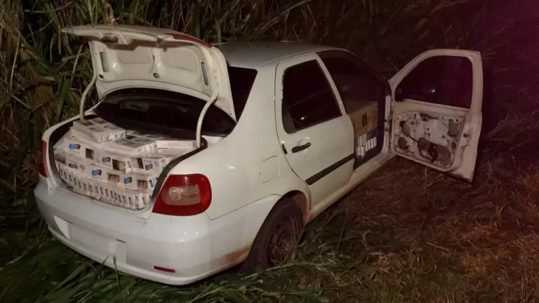 Carro carregado com cigarros é apreendido após perseguição pela BR-277