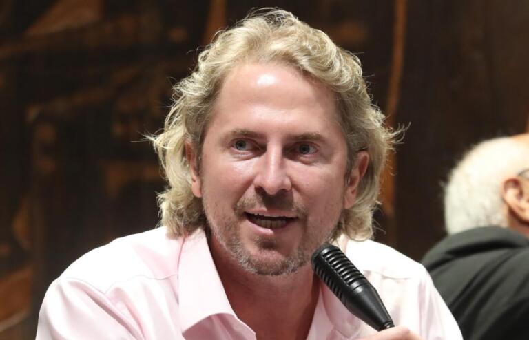 Zeca Dirceu defende a prorrogação das dívidas dos produtores de leite