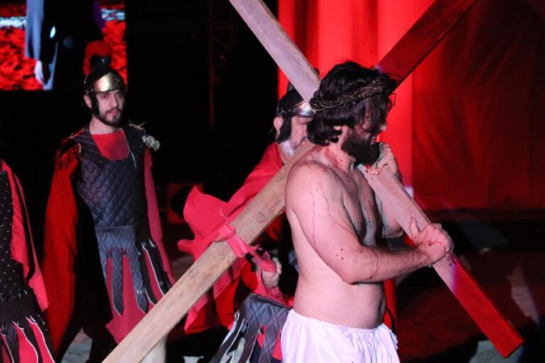 AO VIVO: acompanhe a 2ª parte do Auto da Paixão de Cristo
