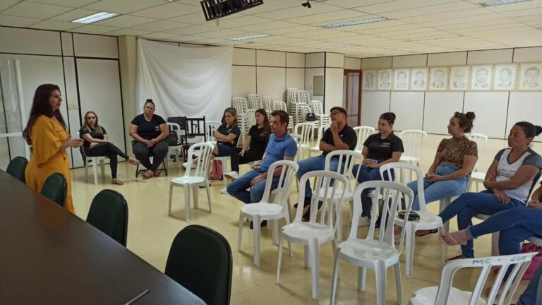 Recepcionistas dos postos de saúde participam de capacitação