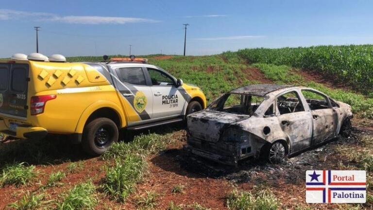 PM encontra veículo incendiado no interior de Palotina