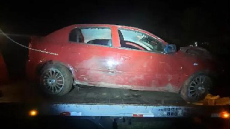 Carro bate contra granja às margens da PR 317 em Santa Helena