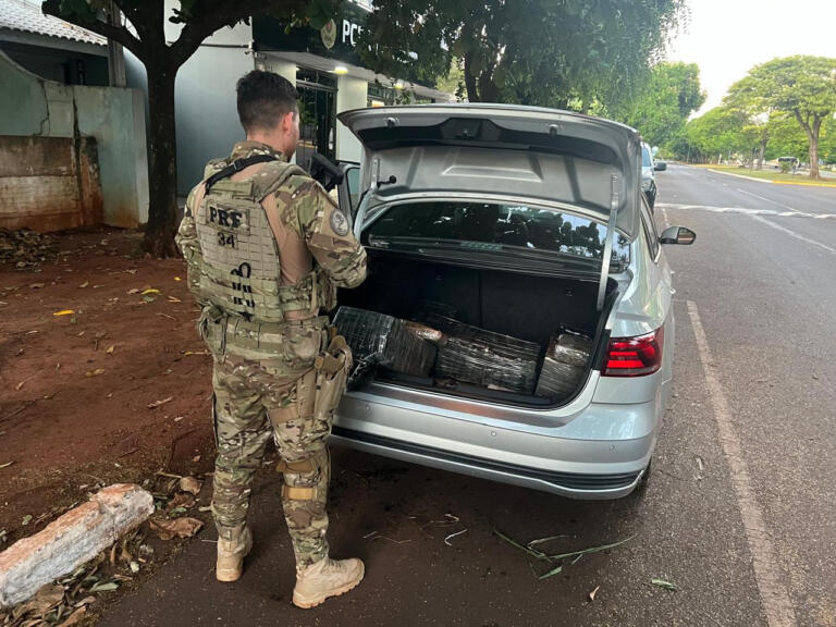 Polícia Rodoviária Federal apreende 132 quilos de maconha e capulho em Guaíra