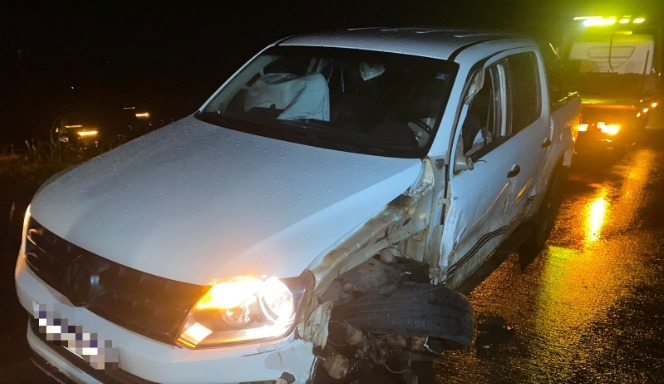 Colisão lateral envolve carreta e camionete na BR-163