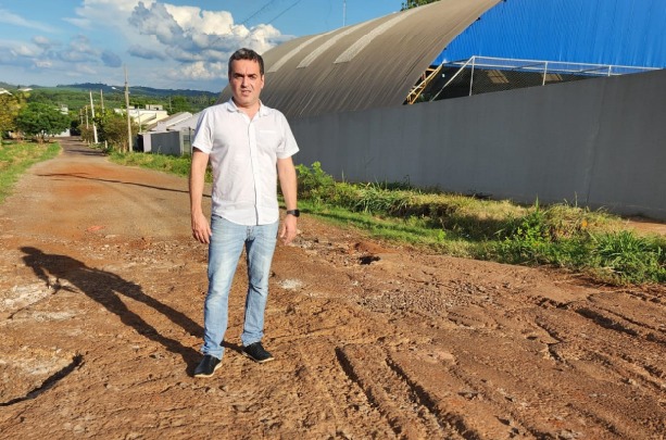 Vereador Juliano Oliveira solicita readequação e pavimentação de trechos no Bairro São Lucas