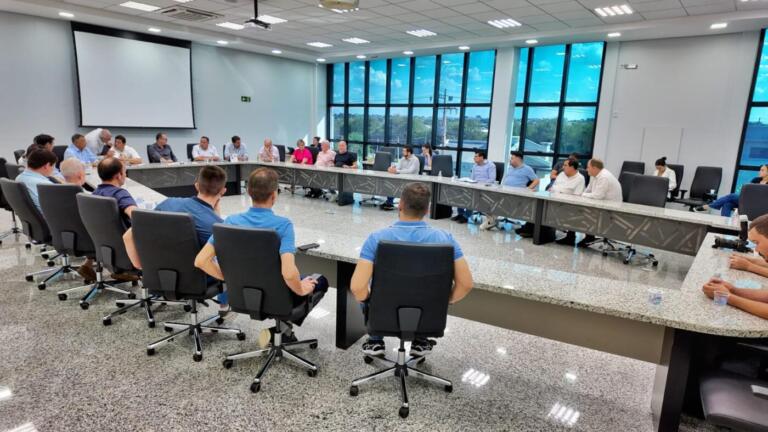 Encontro na Acimacar reúne deputados e prefeitos